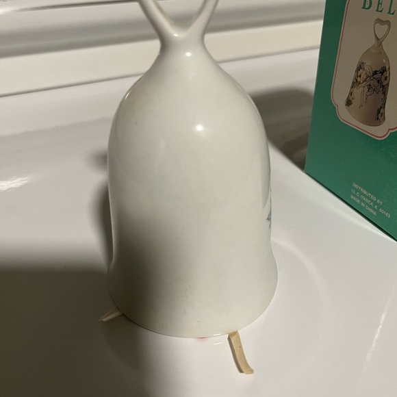 Porcelain Bell Preowned Excellent condition kept in Box - Picture 3 of 5